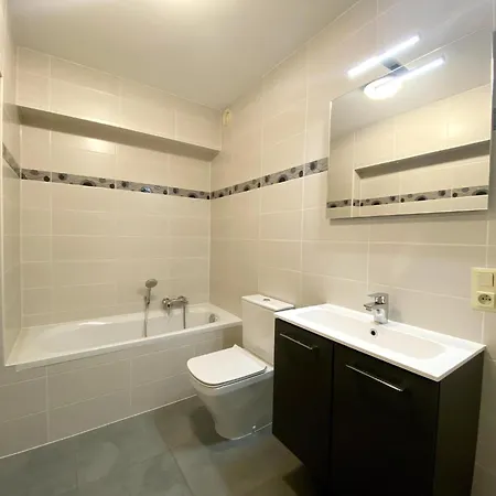 In By The דירה ניופורט