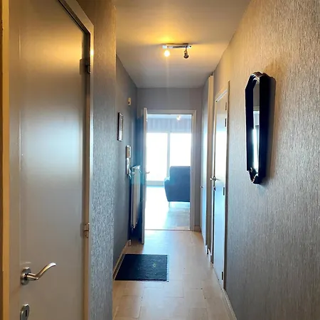 In By The דירה *