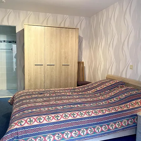 In By The דירה *