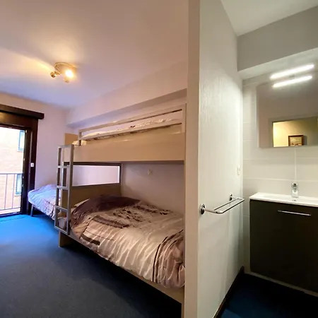 In By The דירה *